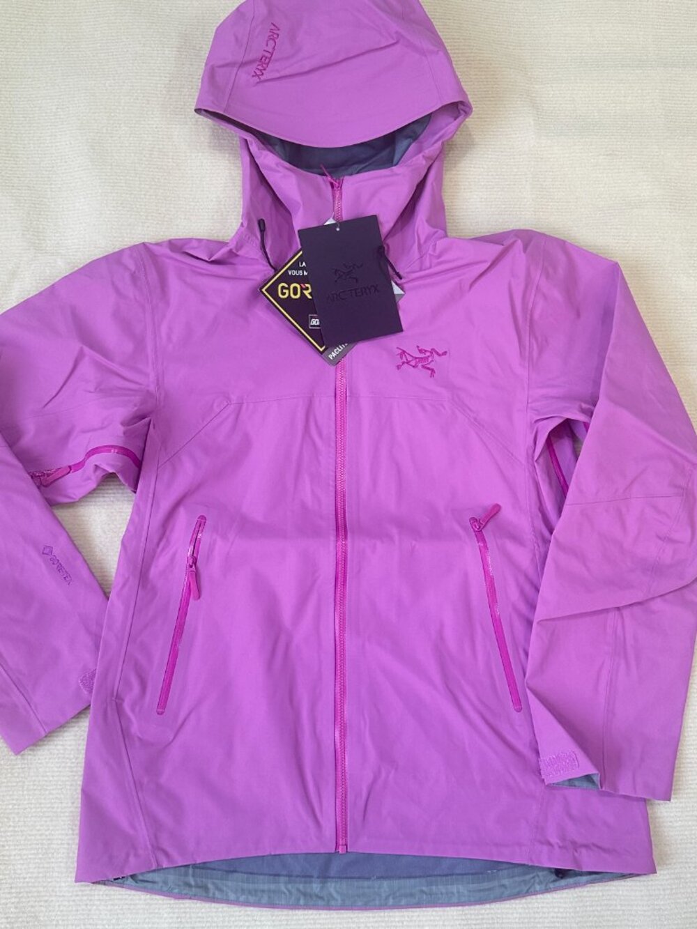 Arc'teryx Beta LT Hooded Hard-Shell Jacket, Size L.